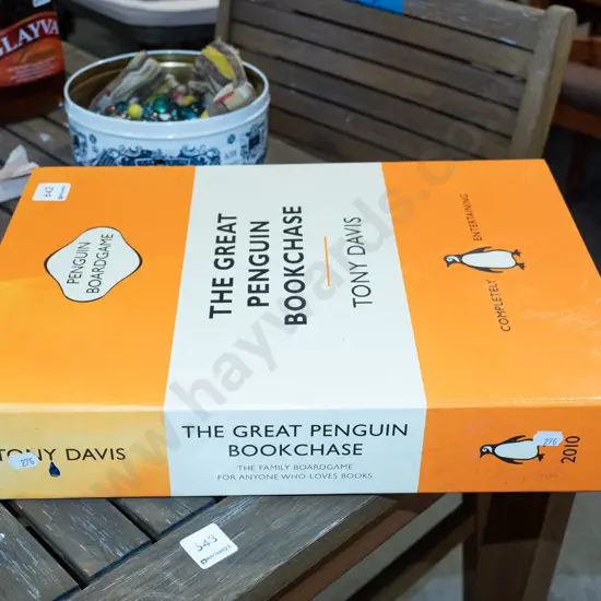 board game - The Penguin Book Chase - box needs attention