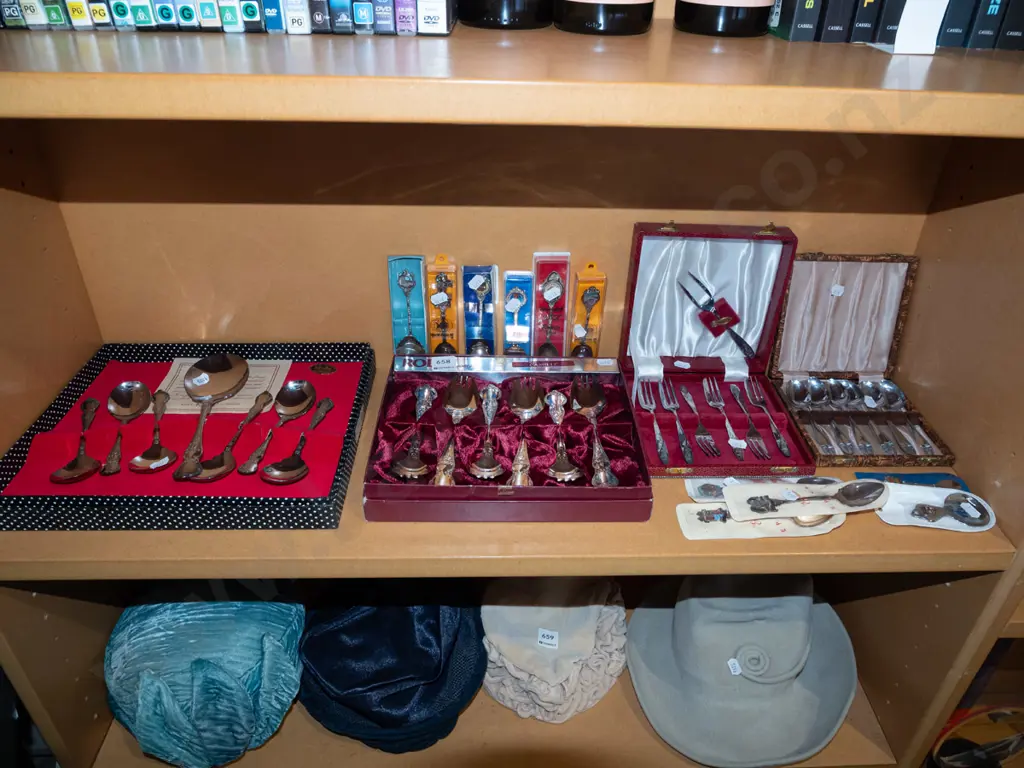 shelf; cased cutlery, souvenir teaspoons Image 1++