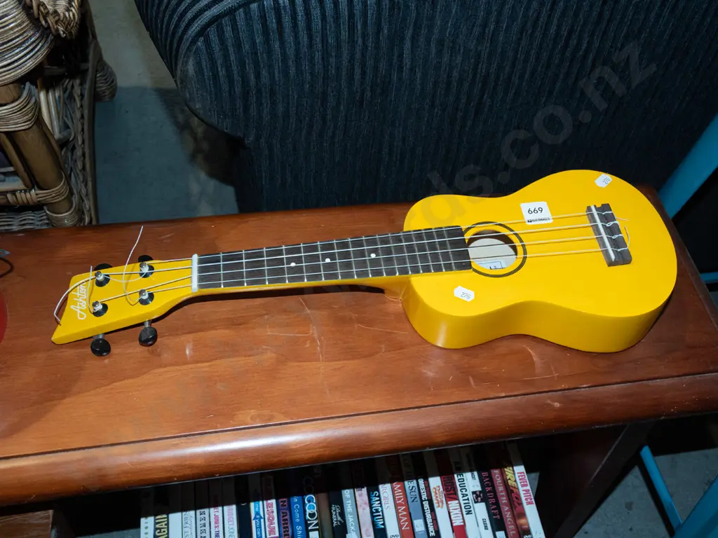 yellow Ashton ukelele Image 1++
