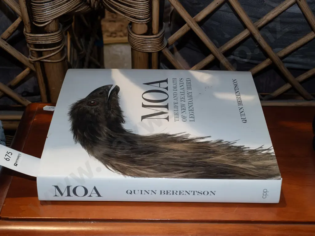 Moa - The Life and Death book Image 1++