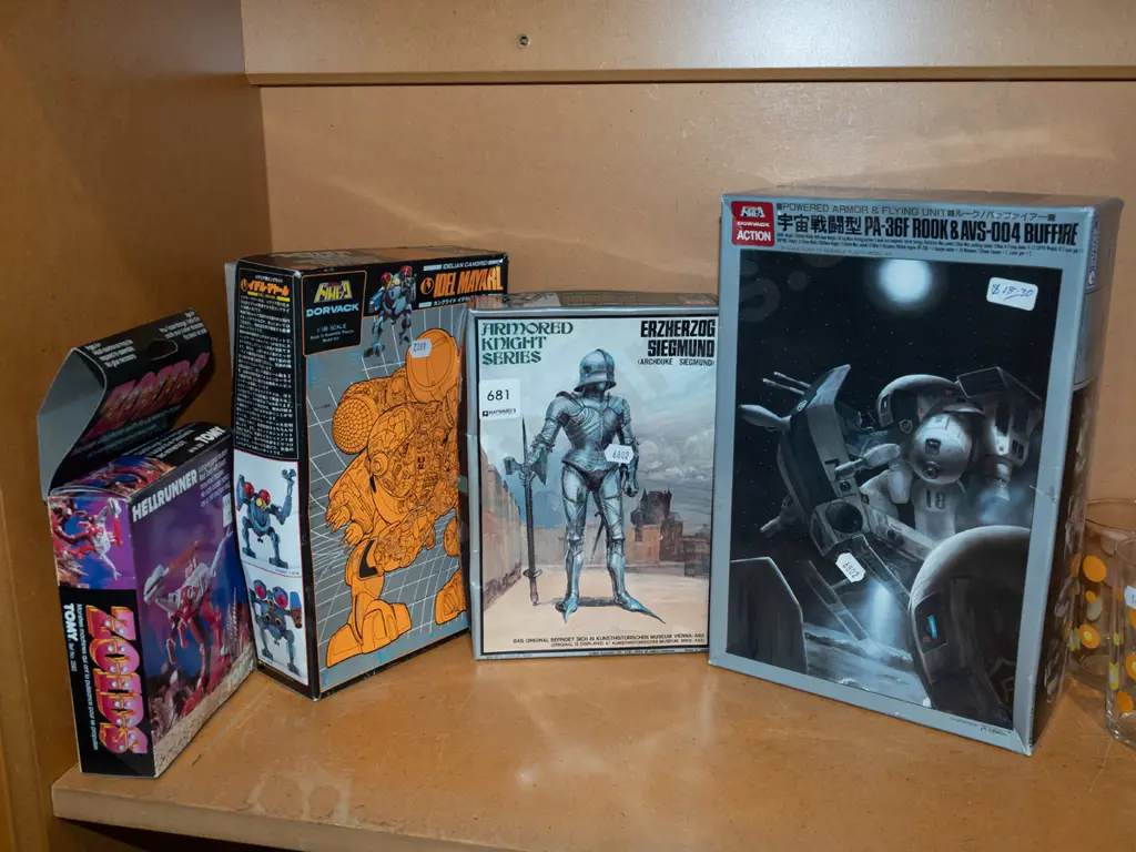 yet to be assembled model figurines Image 1++