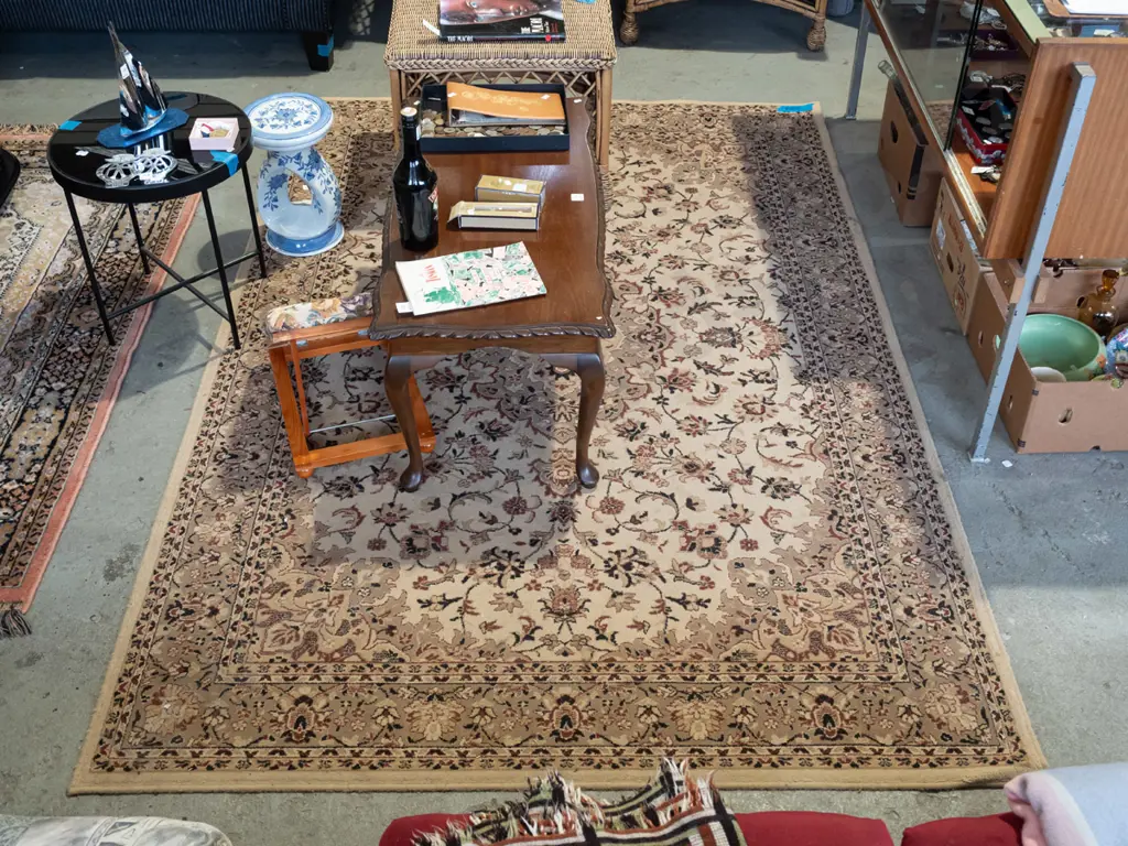 acrylic floor mat - browns, blacks, reds L2350 W1590 Image 1++