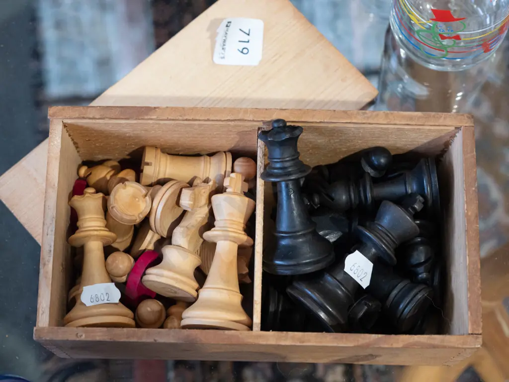 wooden chess pieces in box Image 1++