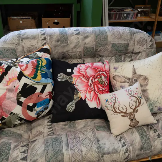 4x cushions
