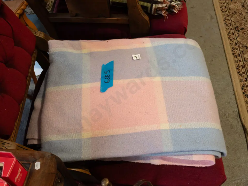 checked woollen blanket Image 1++