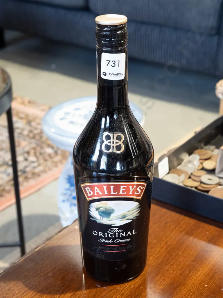 700ml bottle Baileys Image 1++