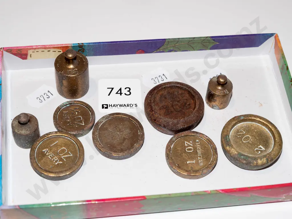box of scale weights  Image 1++