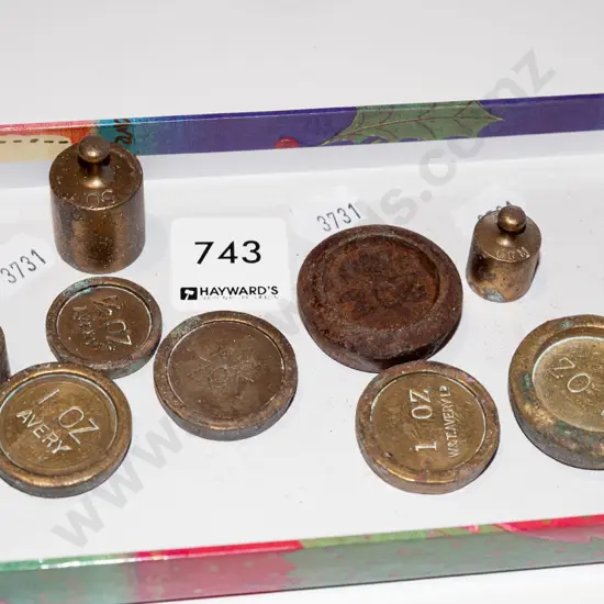 box of scale weights 