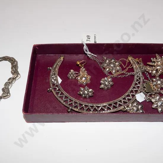 tray of costume jewellery