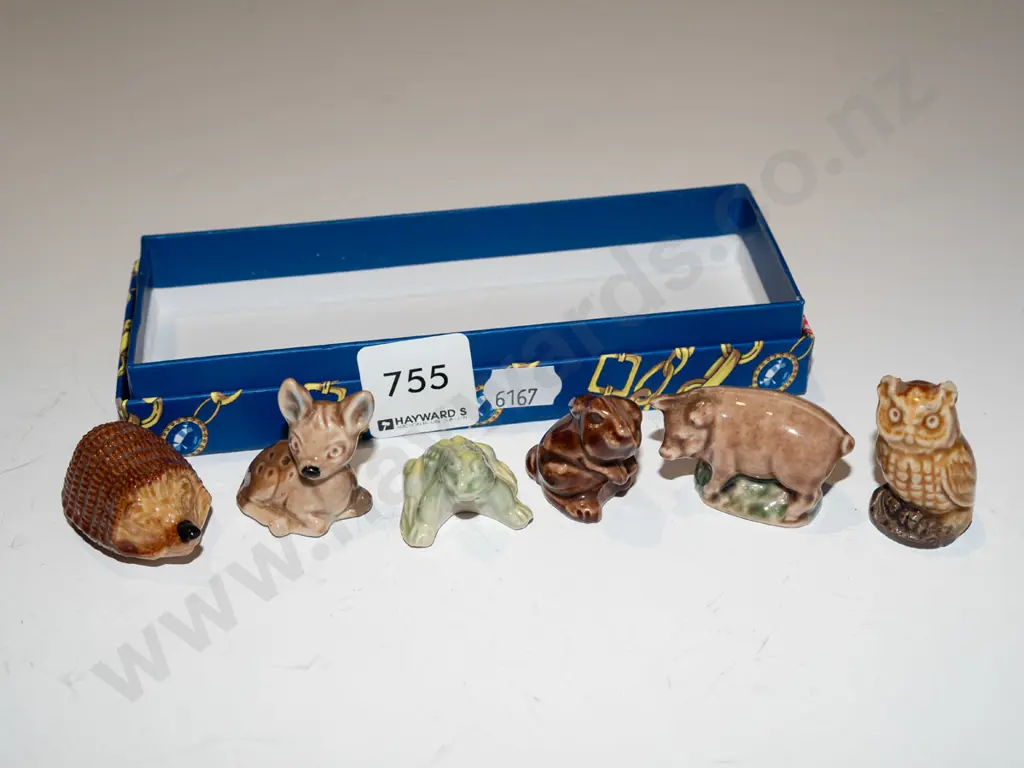 tray of Wade Whimsies  Image 1++