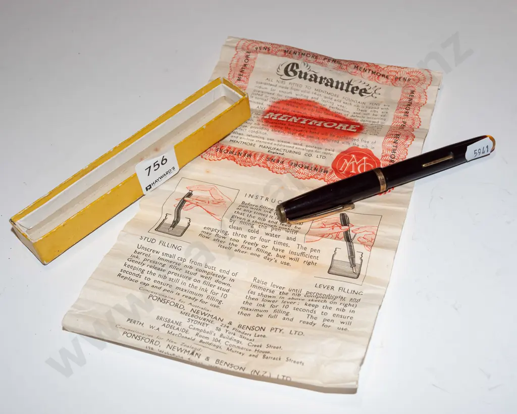 cased vintage fountain pen Image 1++