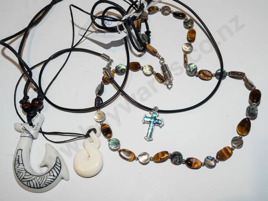 4x necklaces Image 1++