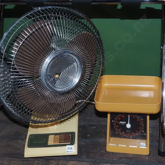 pair of plastic kitchen scales, Elasta oscillating desk top fan
