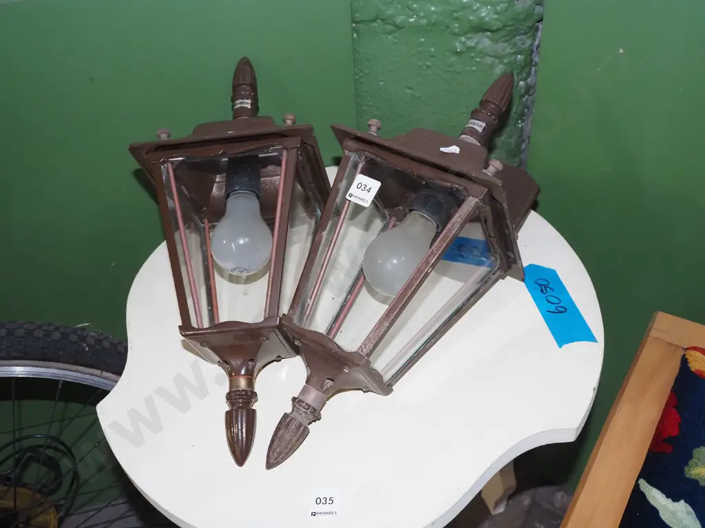 pair of reproduction outdoor light fittings Image 1++