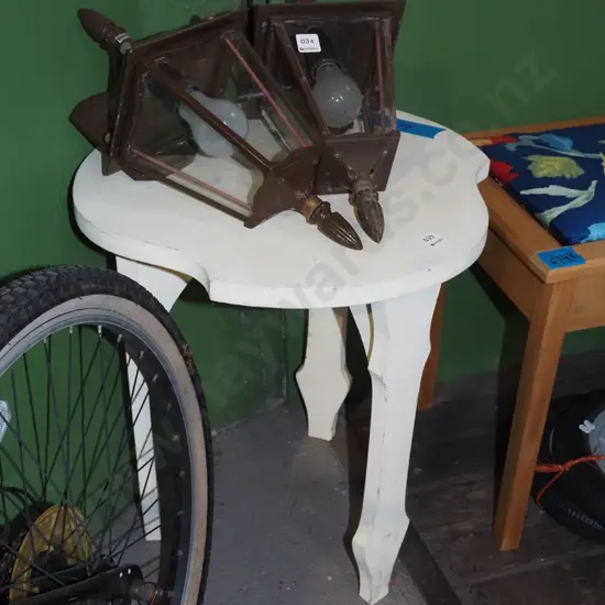 white painted wooden lamp table H550