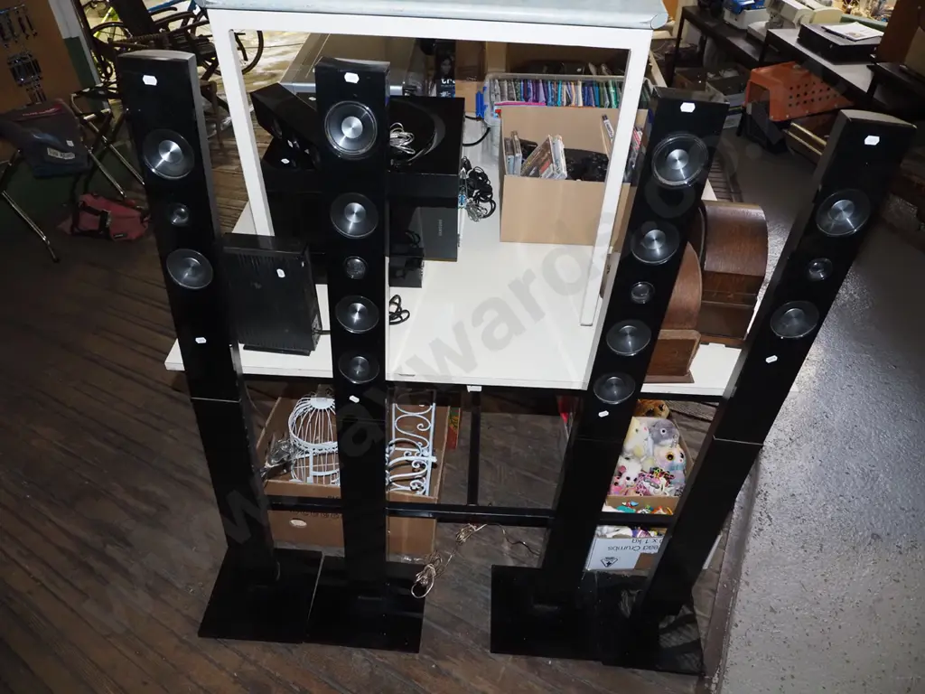 Samsung DVD player and surround sound speakers including 4x freestanding speakers, centre speaker Image 1++