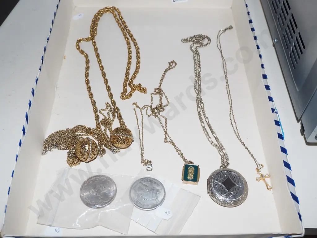 cardboard tray; coins, pendants, crucifix etc Image 1++