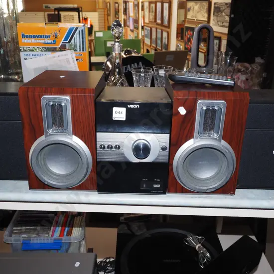 Veon midi system with 2 additional Phillips speakers
