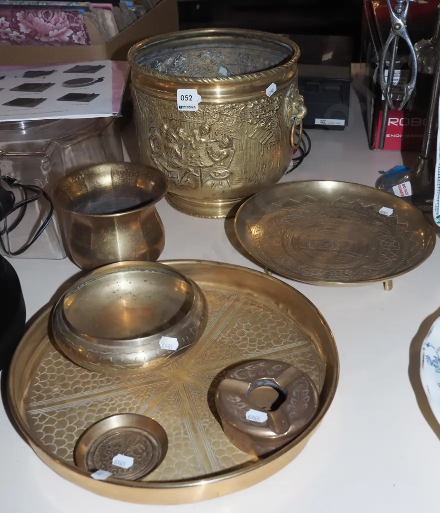 brass ware; jardiniere, footed bowl, tray etc Image 1++