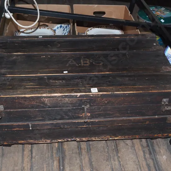 wooden traveller's trunk W840