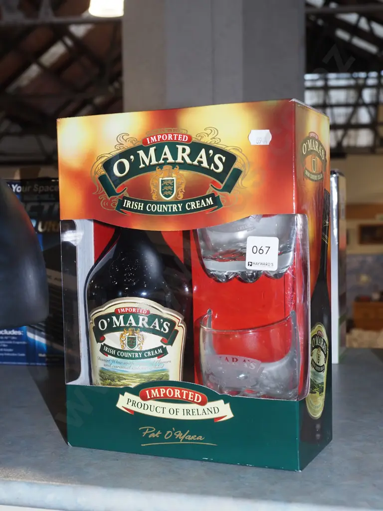 presentation box of O'Mara's Irish County Cream Image 1++