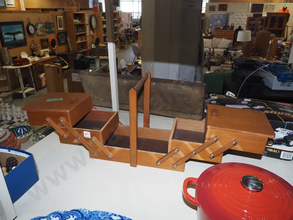 wooden sewing concertina Image 1++