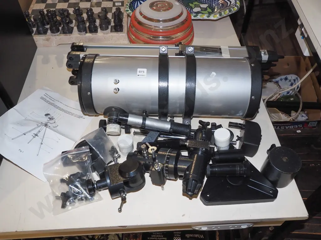 disassembled astronomical telescope- instructions are in German Image 1++