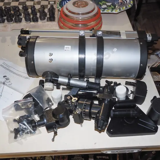 disassembled astronomical telescope- instructions are in German