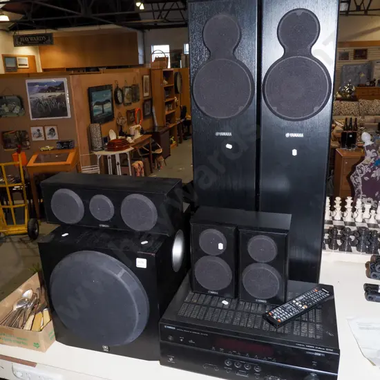 Yamaha RX/V476 Av receiver with 2x freestanding speakers, centre speaker, bookcase speakers