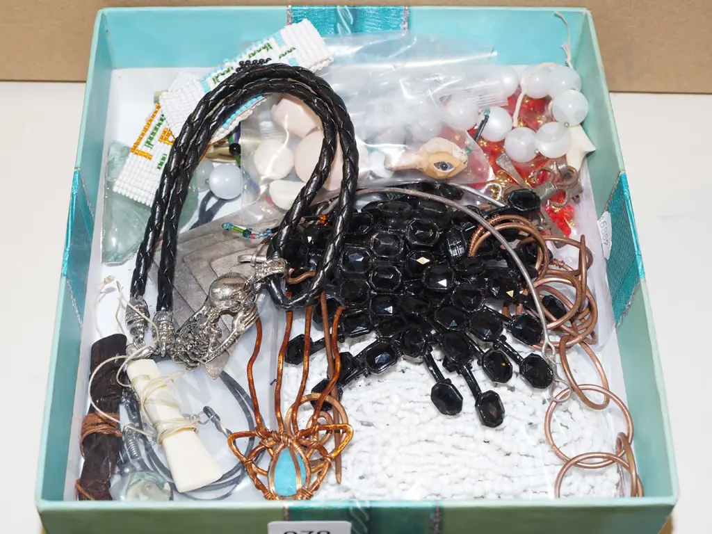 box; various beads, small dolls heads, bone pendant etc Image 1++
