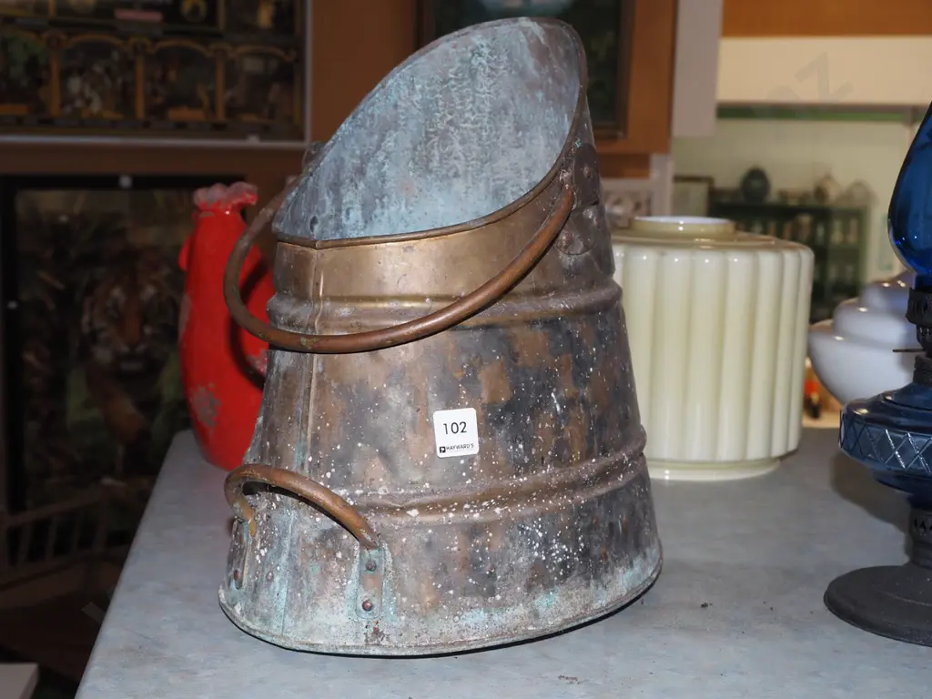 brass coal scuttle - some tarnishing  Image 1++