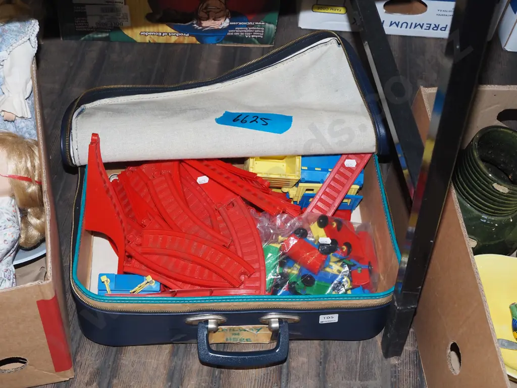 1970s plastic train set in blue vinyl suitcase Image 1++