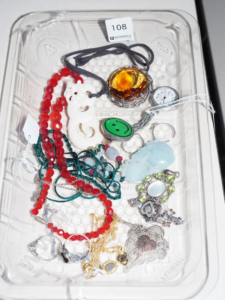 tray of costume jewellery Image 1++