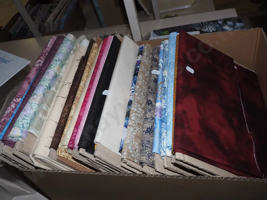 box of fabric pieces Image 1++