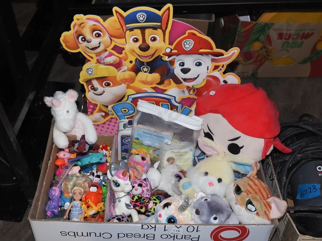 box; various soft toys, cards etc Image 1++