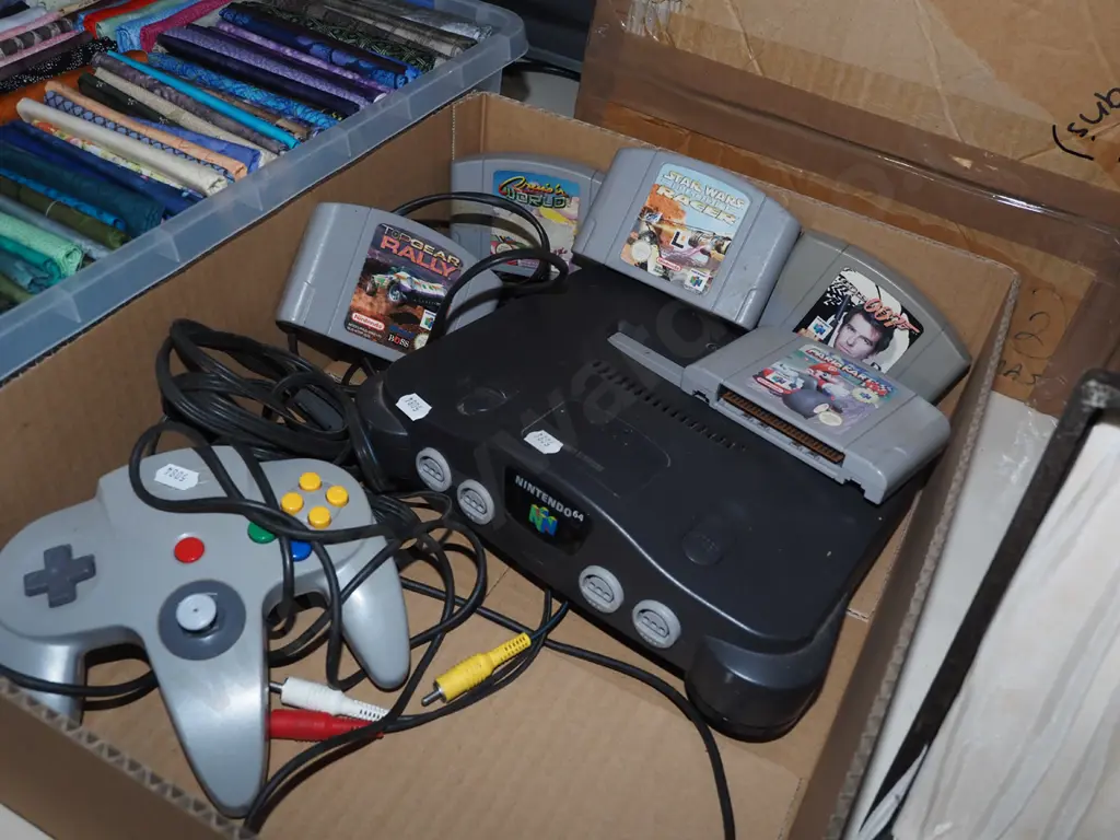 Nintendo 64 with controller and 5 games cartridges Image 1++