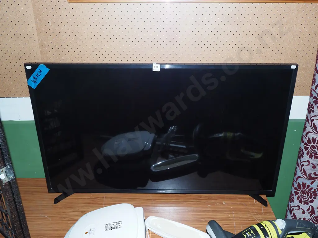 Samsung 43" TV on stand  Image 1++