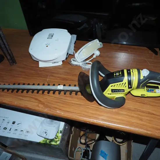 Ryobi battery powered hedge trimmers - no battery