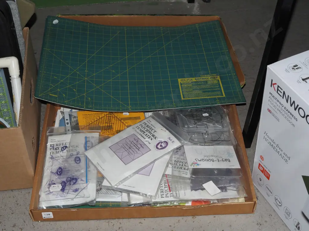 wooden box with numerous plastic patchwork templates, 2x cutting mats Image 1++