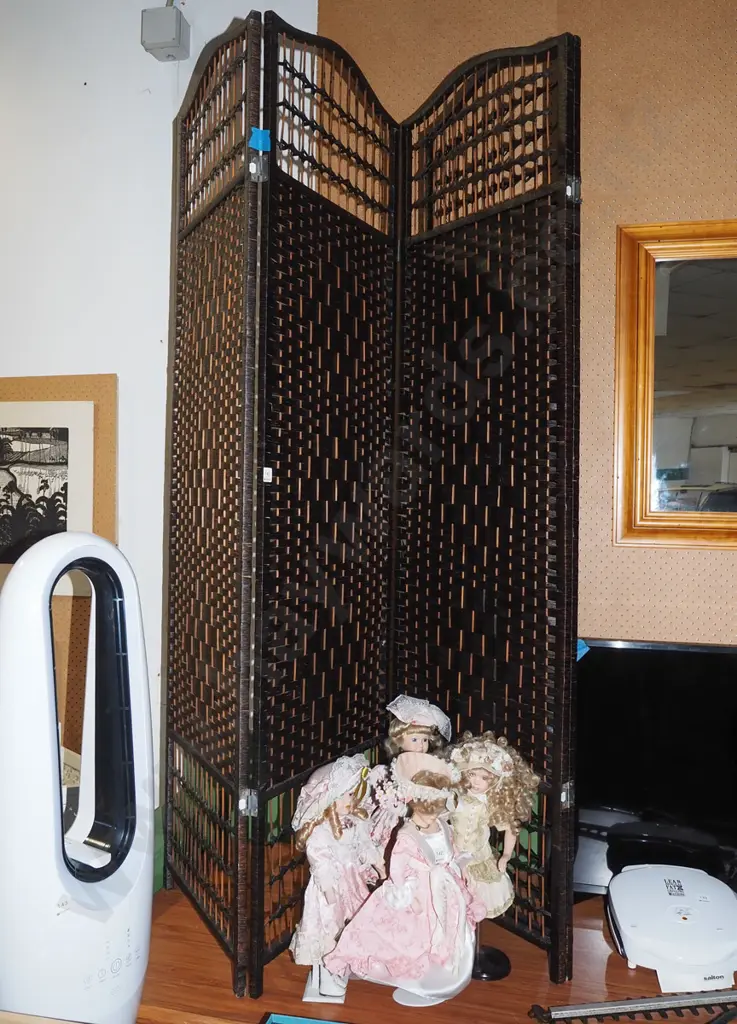 woven plastic 3 panel screen  Image 1++