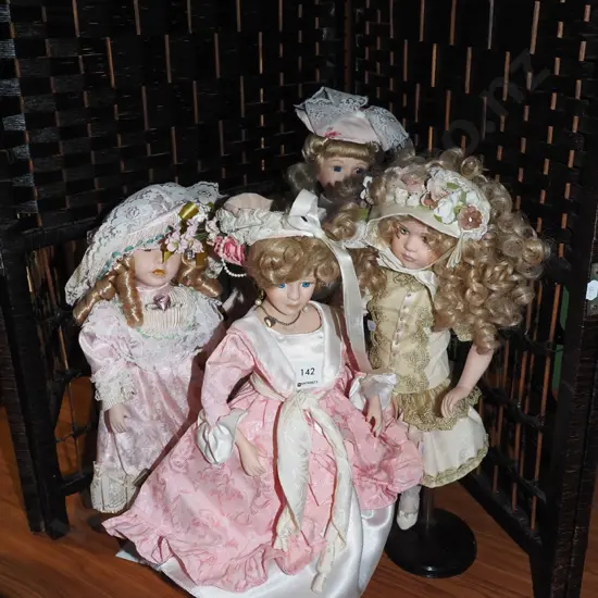 4x porcelain display dolls on stands