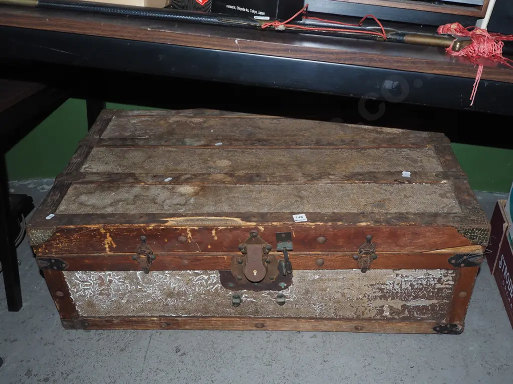 vintage wooden traveller's trunk L920 Image 1++