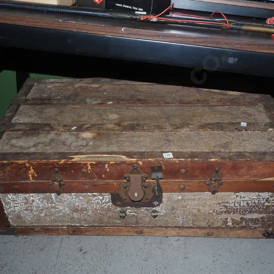 vintage wooden traveller's trunk L920