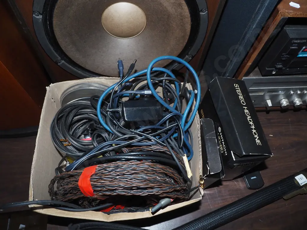 stereo; Akai AP/100C turntable, AA/1050 audio receiver, Technics twin cassete deck, Namco speakers, Image 1++