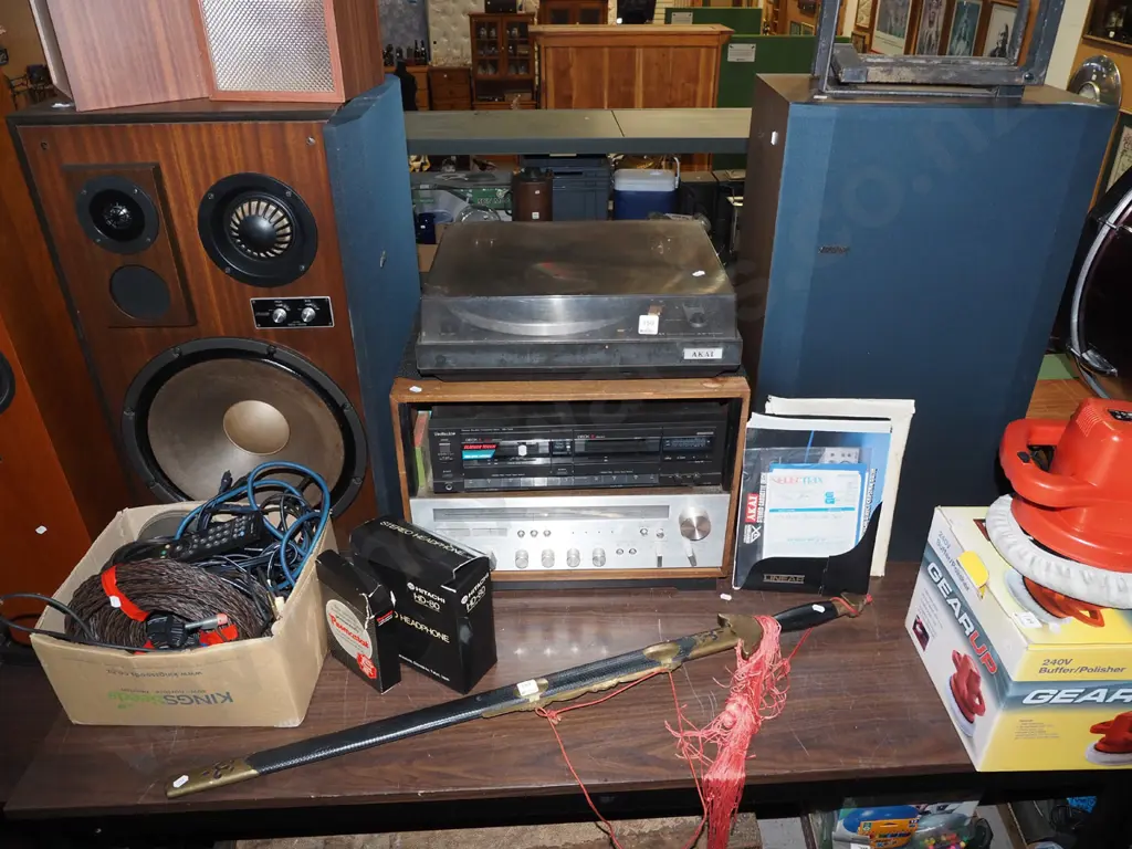 stereo; Akai AP/100C turntable, AA/1050 audio receiver, Technics twin cassete deck, Namco speakers, Image 1++