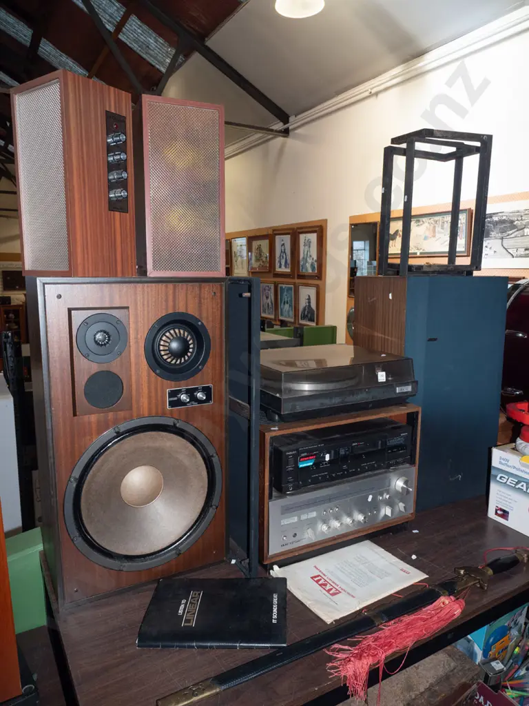 stereo - Akai AP/100C turntable, AA/1050 audio receiver, Technics twin cassete deck, Namco speakers, Image 1++
