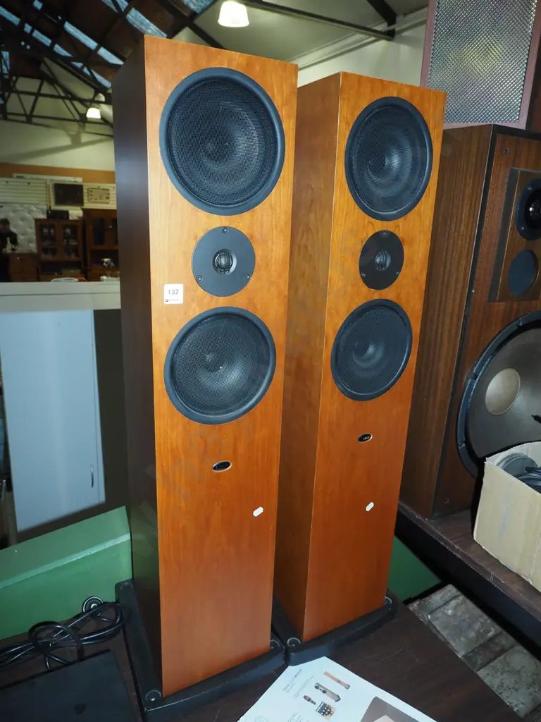 pair of Linn Ninka freestanding floor standing speakers and a Linn AV 5125 power amplifier Image 1++