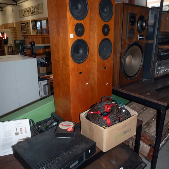 pair of Linn Ninka freestanding floor speakers, Linn AV 5125 power amplifier and a box of cables etc.