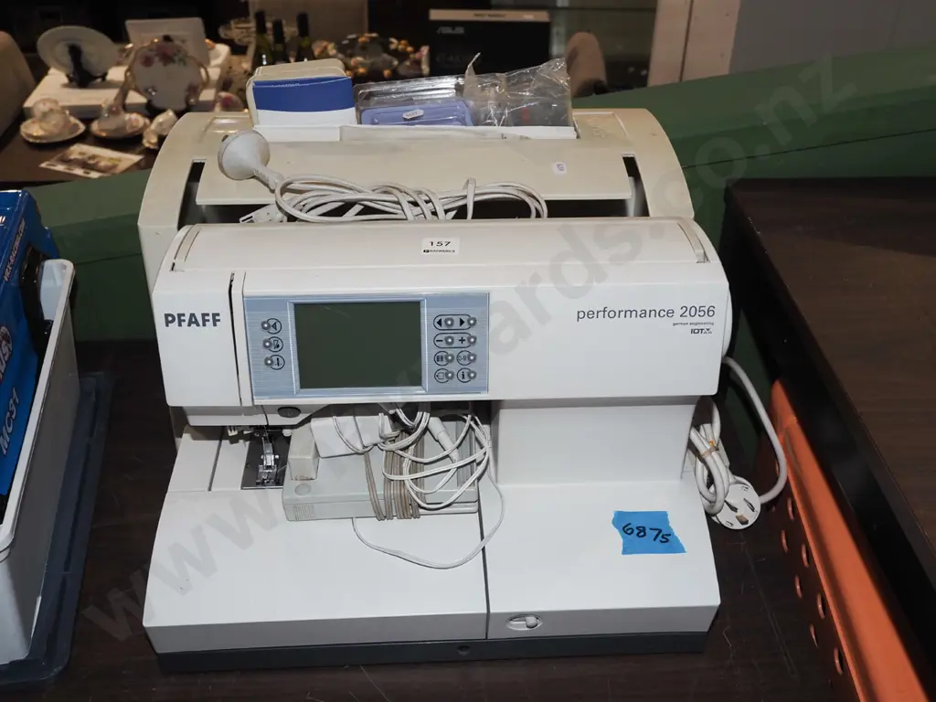 Pfaff Performance 2056 sewing machine Image 1++