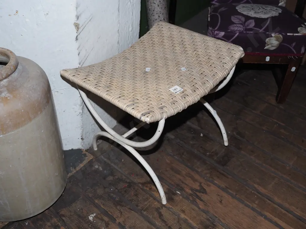 woven plastic stool Image 1++